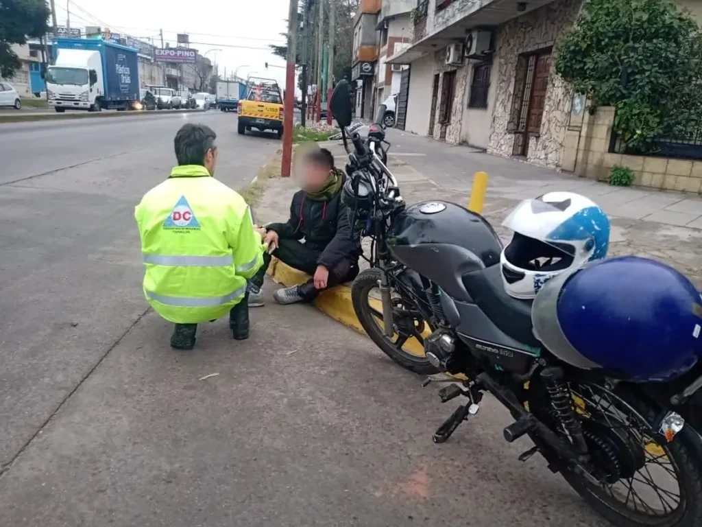 accidente entre auto y moto